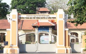 Chuyên Lê Hồng Phong với thiết kế kiến trúc truyền thống xưa