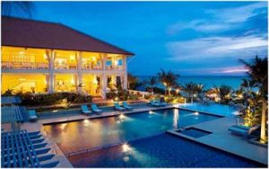 Bên cạnh đó, khu nghỉ dưỡng còn là sự hòa quyện giữa nét đẹp cổ điển Pháp và Đông Dương.