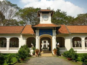 Chuyên Lê Hồng Phong với thiết kế kiến trúc truyền thống xưa 1