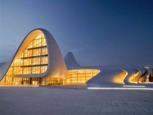 Một ngôi nhà, muốn xây cao thì phải đào móng sâu, một con người, muốn thành công lớn, nhất thiết phải hiểu rất rõ về mình.